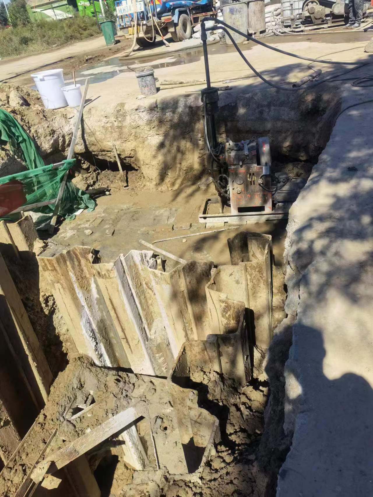 江华基坑隧道止水帷幕桩底钻孔高压注浆